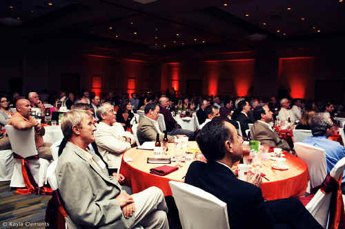 10kodcrowd.jpg (659323 bytes)