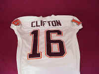 om04fbjer4.jpg (26435 bytes)